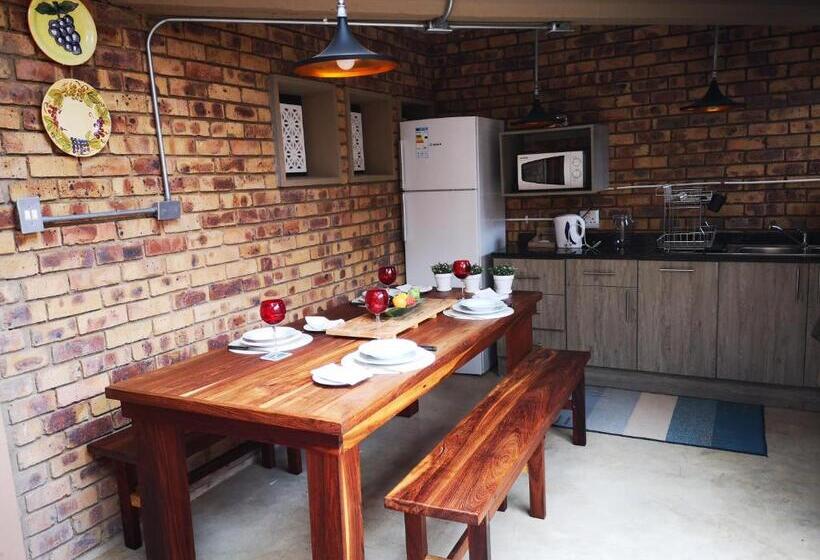 פנסיון Dormio Manor Guest Lodge