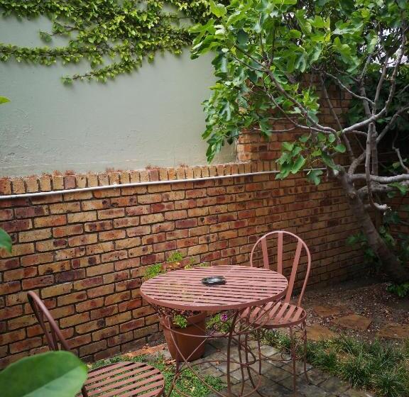 פנסיון Dormio Manor Guest Lodge