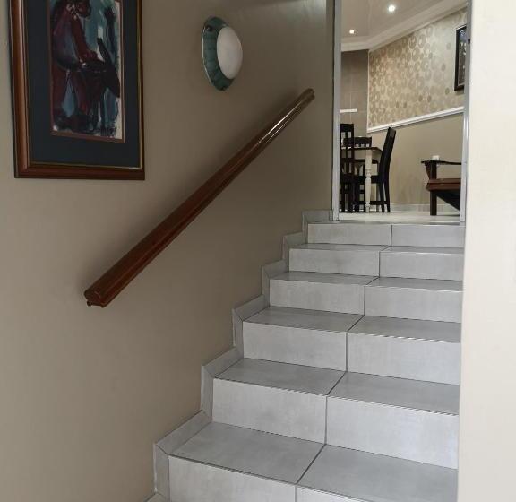 פנסיון Dormio Manor Guest Lodge