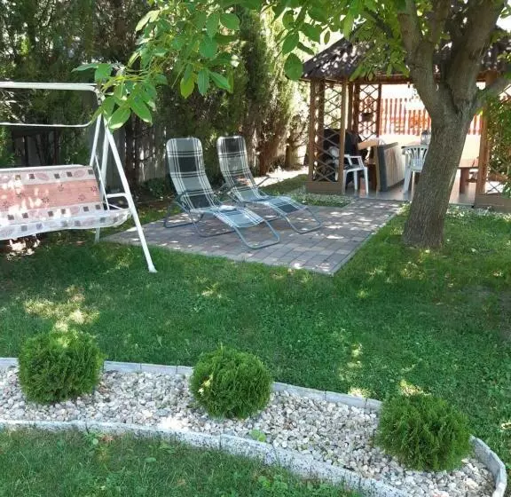 Majatalo Guest House Rózsakert