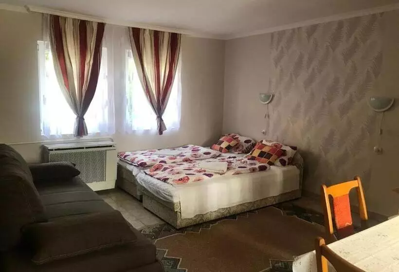 Majatalo Guest House Rózsakert