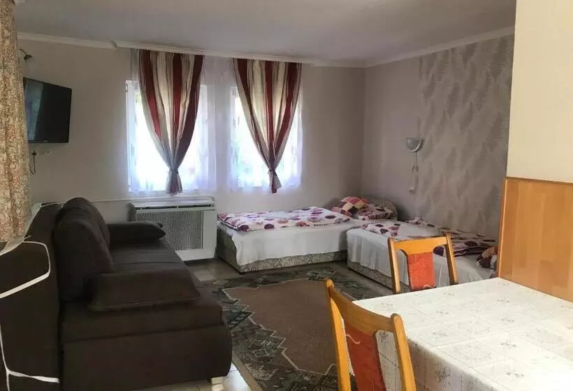 Majatalo Guest House Rózsakert