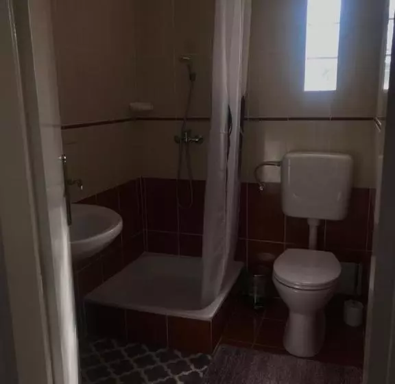 Majatalo Guest House Rózsakert