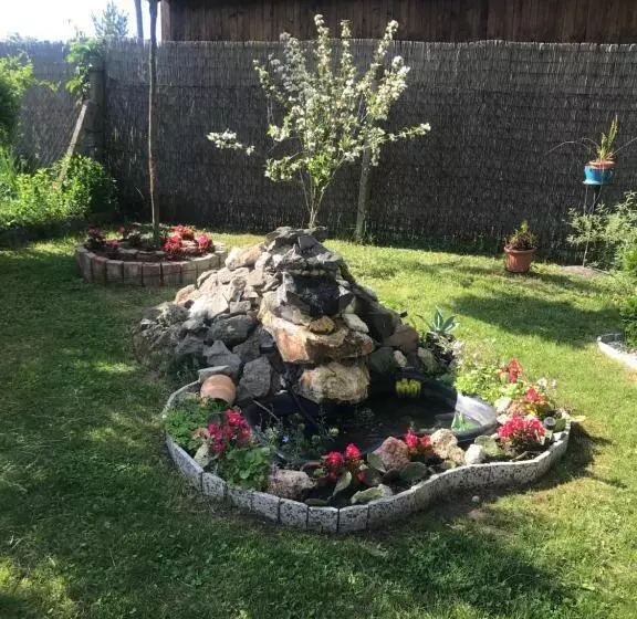 Majatalo Guest House Rózsakert