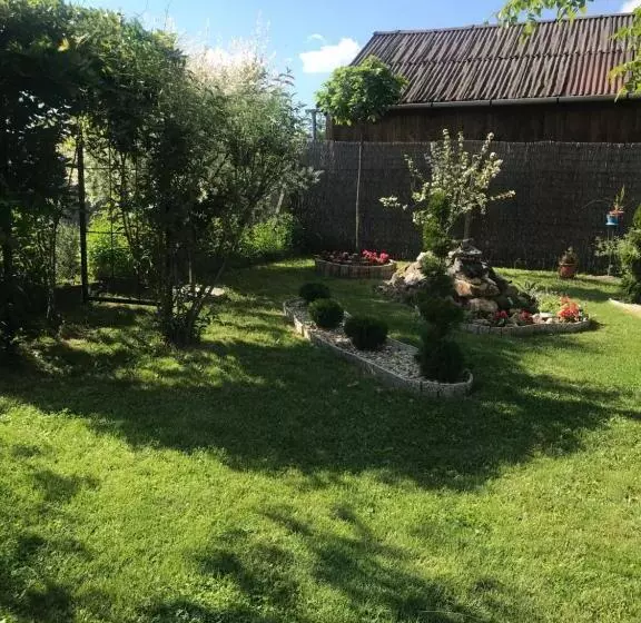 Majatalo Guest House Rózsakert