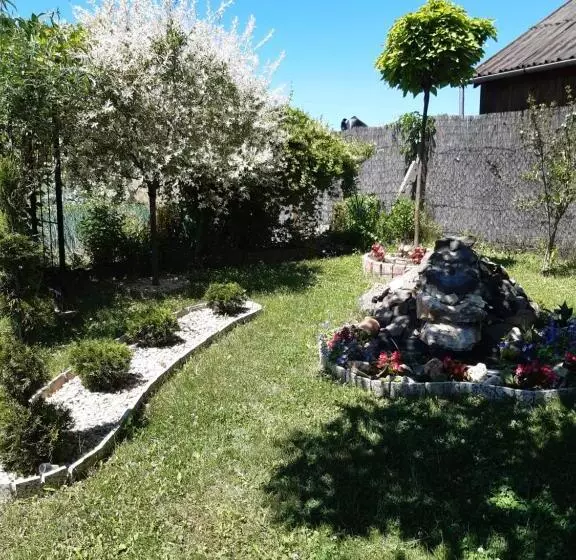 Majatalo Guest House Rózsakert