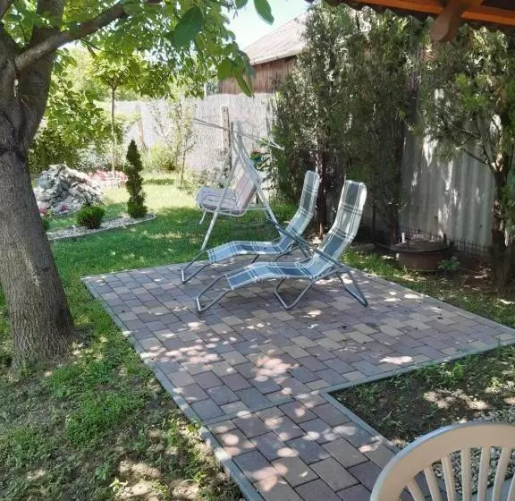 Majatalo Guest House Rózsakert