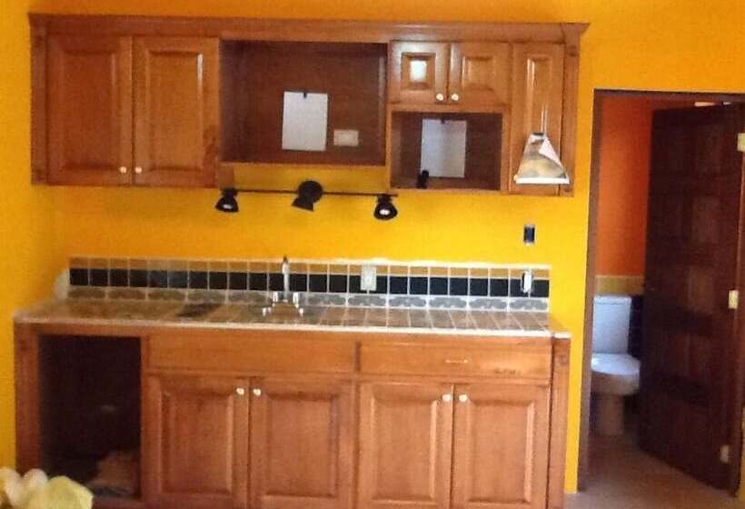 فندق صغير Bamboleo Inn Belize