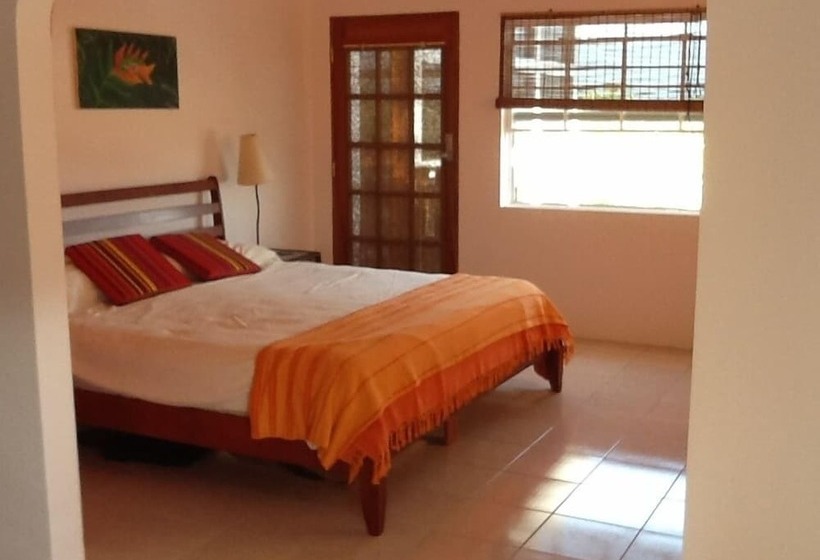 فندق صغير Bamboleo Inn Belize