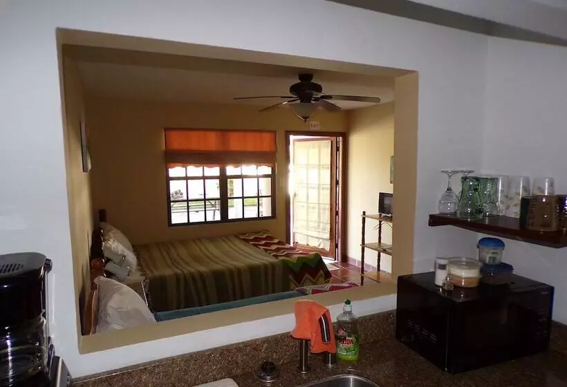 Retkeilymaja Bamboleo Inn Belize