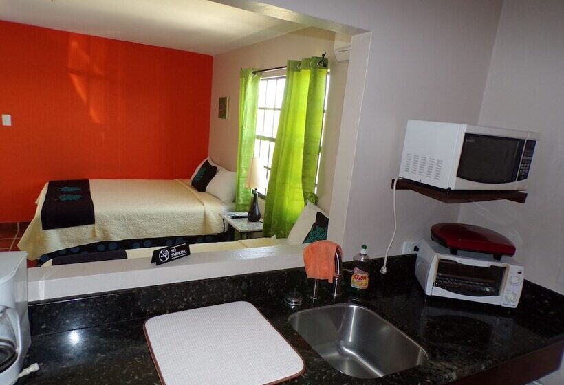 فندق صغير Bamboleo Inn Belize