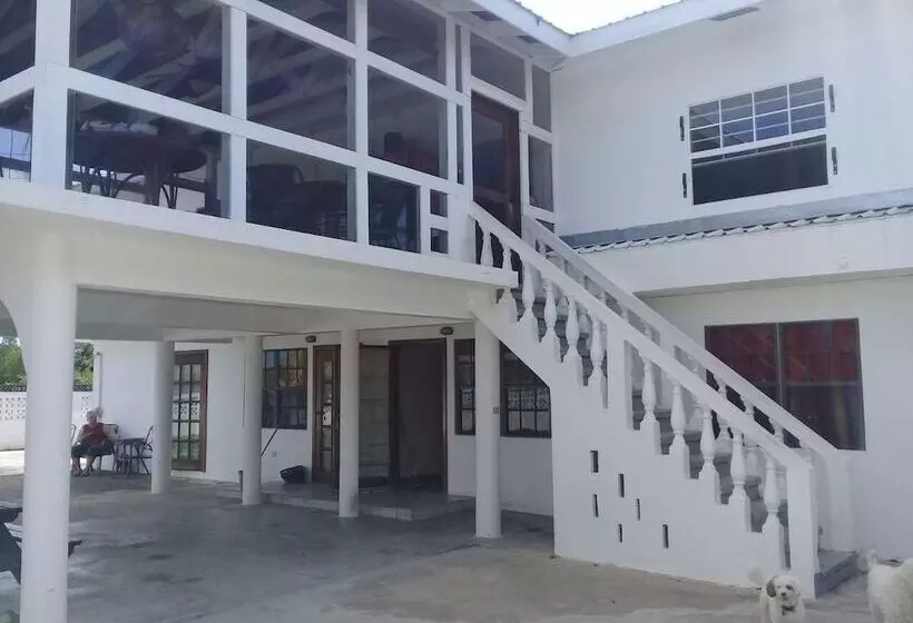 Retkeilymaja Bamboleo Inn Belize