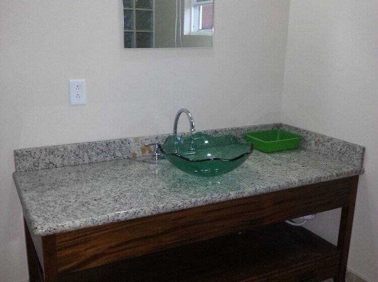 فندق صغير Bamboleo Inn Belize