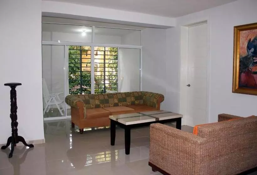 پانسیون D  Franchesis Hostal