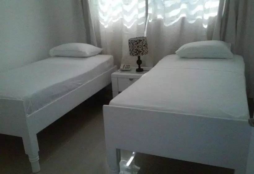 پانسیون D  Franchesis Hostal