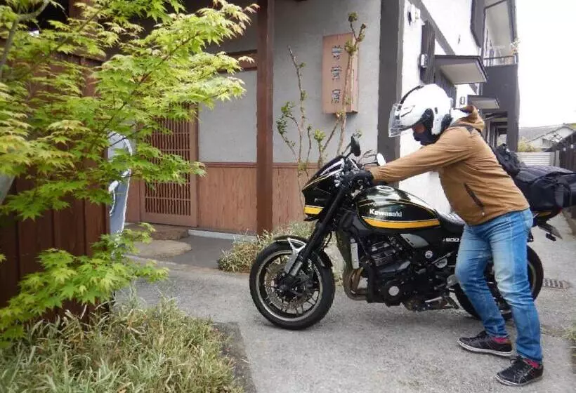 ペンション Guest House Wakabaya