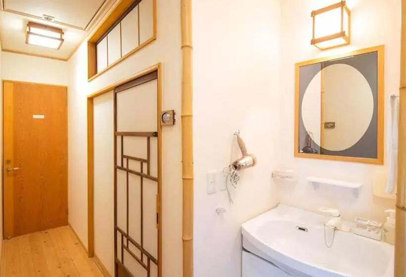 ペンション Guest House Wakabaya