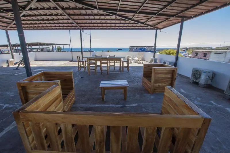 ペンション Hostal Tongo Reef