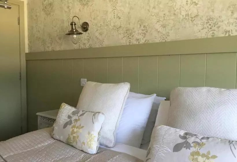 ペンション Riverbank, Country Pub And Guesthouse