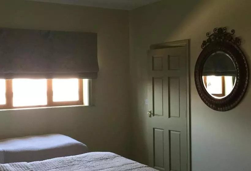 ペンション Riverbank, Country Pub And Guesthouse