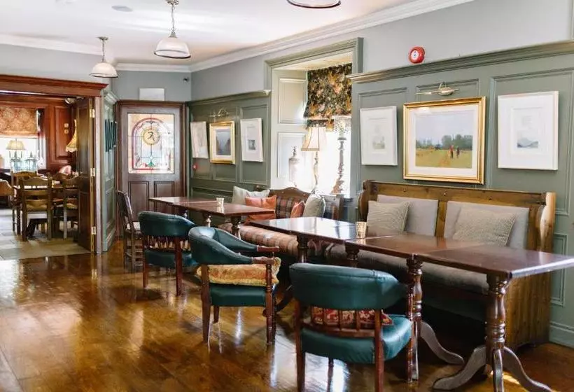 ペンション Riverbank, Country Pub And Guesthouse