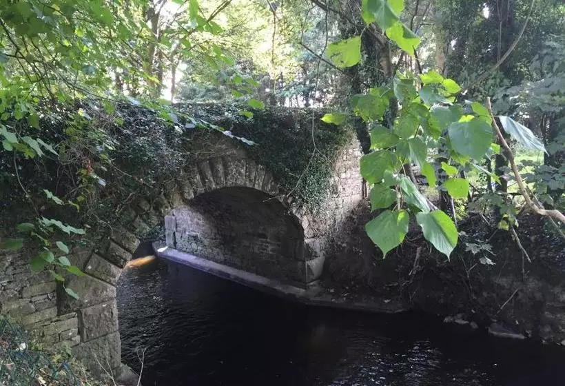 ペンション Riverbank, Country Pub And Guesthouse