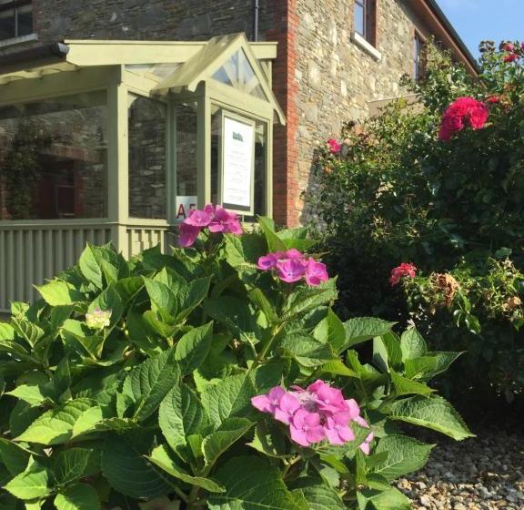 Pensão Riverbank, Country Pub And Guesthouse