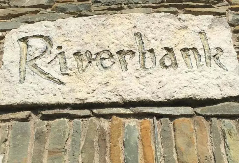 ペンション Riverbank, Country Pub And Guesthouse