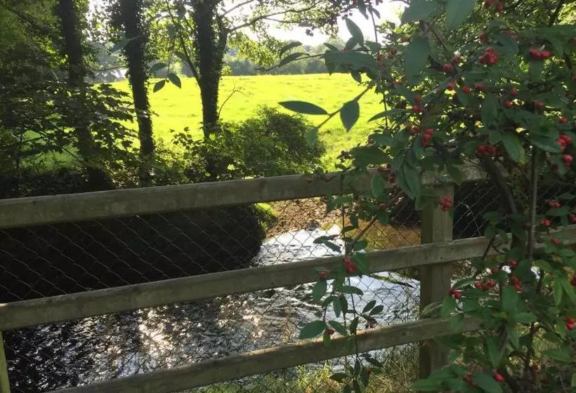 ペンション Riverbank, Country Pub And Guesthouse