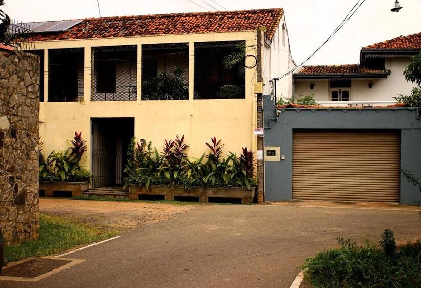 بنسيون Villa Inavni