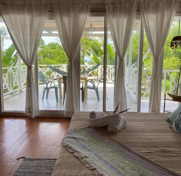 ユースホステル Islander House On Rocky Cay Beach