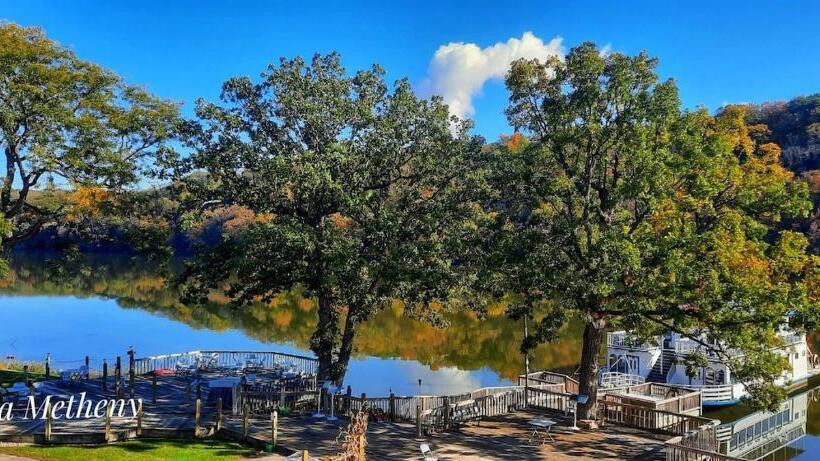 הוסטל Paddle Wheel Inn