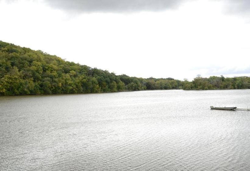 הוסטל Paddle Wheel Inn