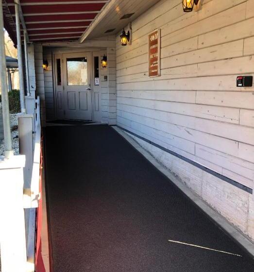 הוסטל Paddle Wheel Inn