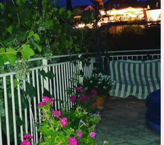 پانسیون Abramichi Guest House