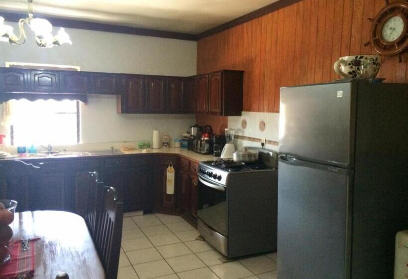 بنسيون Don Santiago Guesthouse Downtown