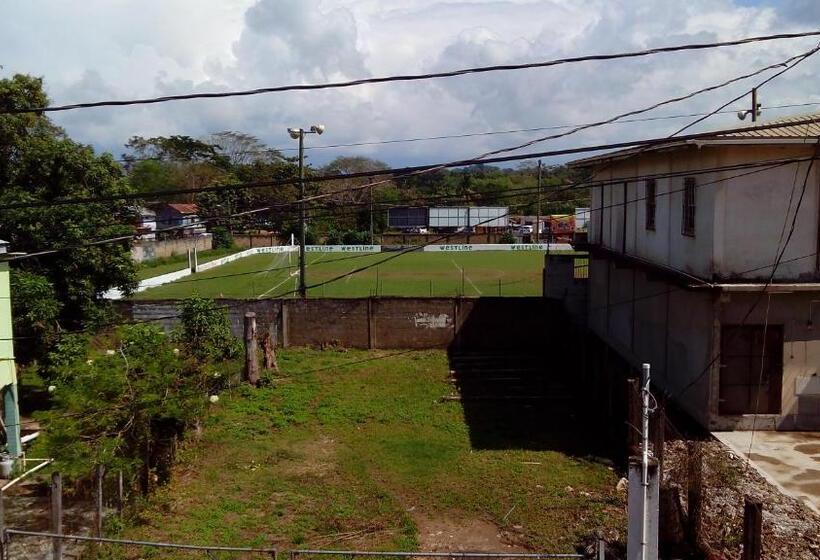 بنسيون Don Santiago Guesthouse Downtown