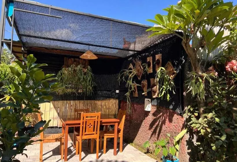 ペンション Pondok Shindu Guest House