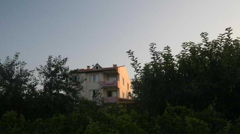 Hospedaria Big Garden Bahçeli Konak