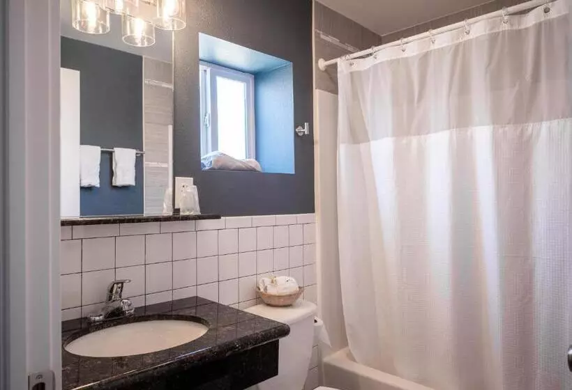 Retkeilymaja Balanced Rock Inn