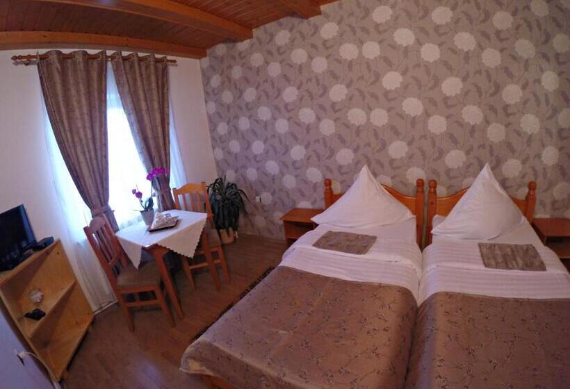 בית מלון כפרי Pensiunea Faur