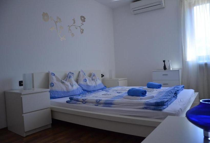 Pensión Apartments Bertok