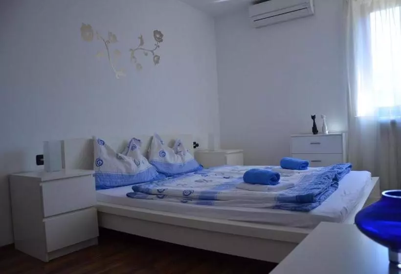 پانسیون Apartments Bertok