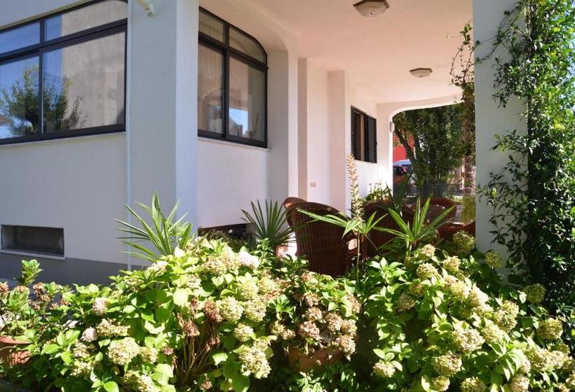 Pensión Apartments Bertok