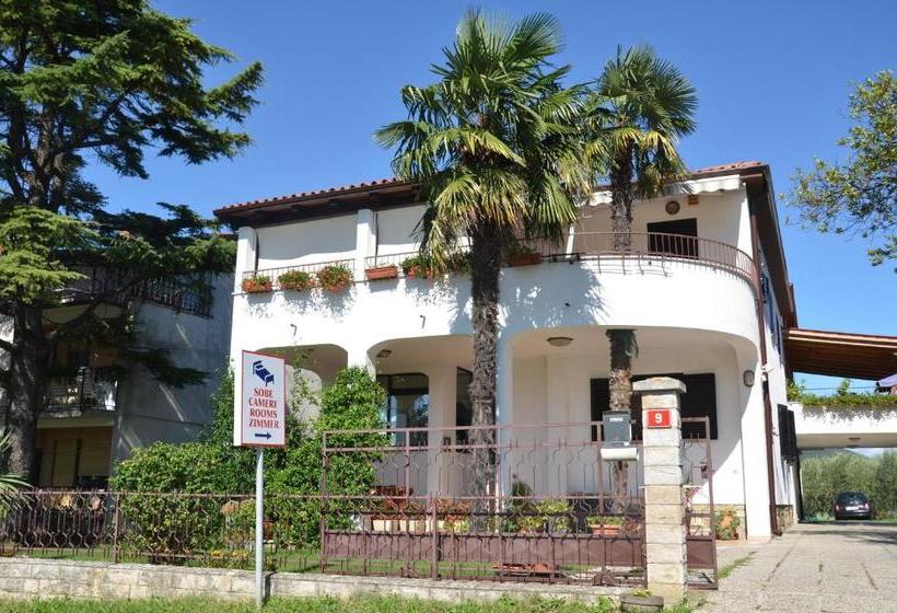 Pensión Apartments Bertok