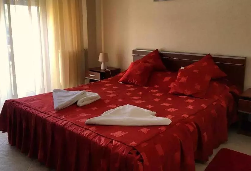 Club Topaz Apartments