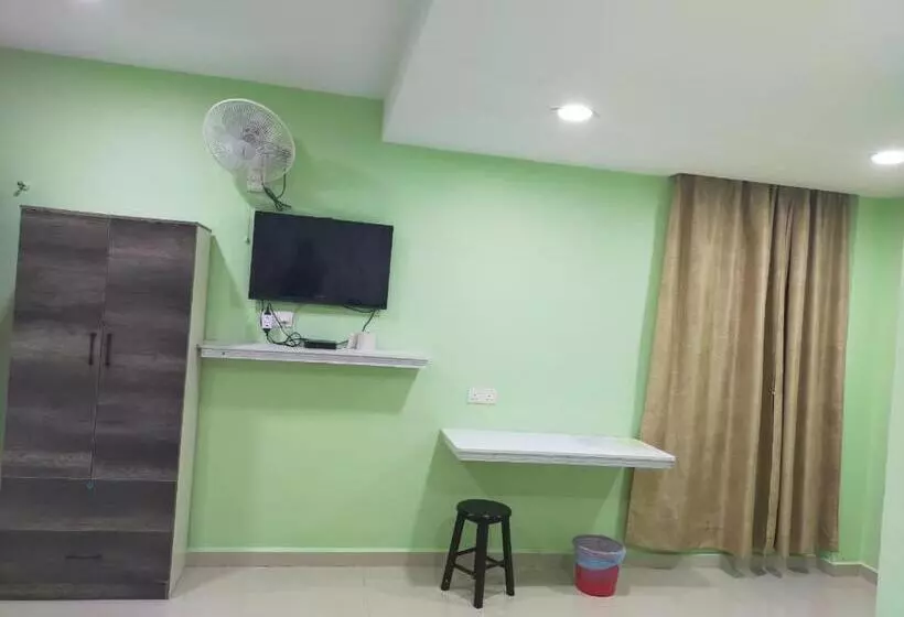 ペンション Leaf Guest House