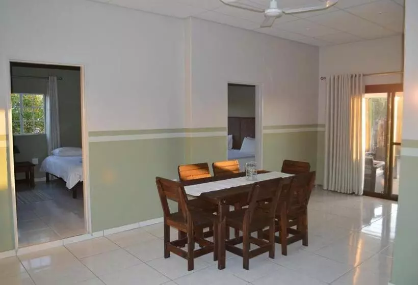 پانسیون Otjohotozu Guestfarm