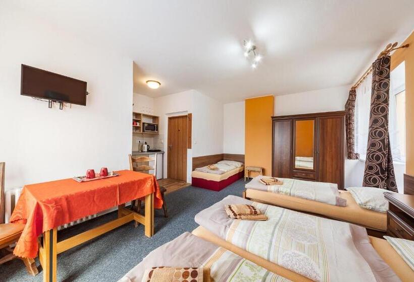 Majatalo Penzion U Hráze