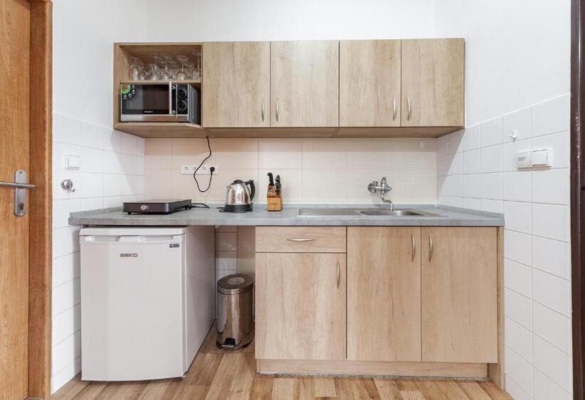 Majatalo Penzion U Hráze